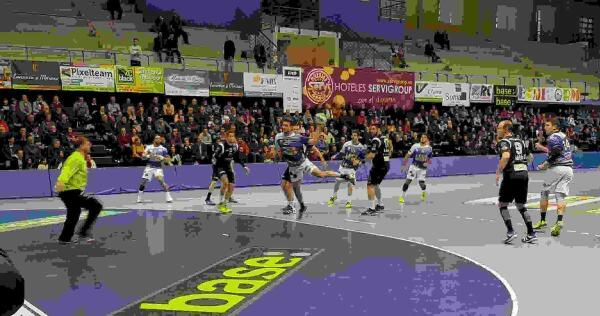 El Balonmano Benidorm consigue los dos puntos sabiendo sufrir al final