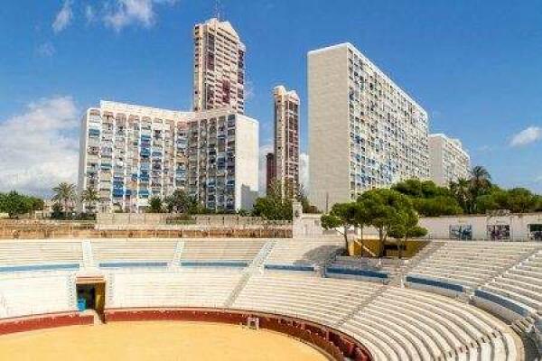 La plaza de toros y un edificio anexo albergarán la biblioteca central, salas de estudio, un centro joven y uno multicultural para asociaciones