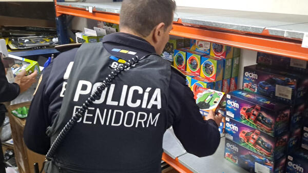 La Policía Local interviene más de 2.100 juguetes por incumplir la normativa de seguridad