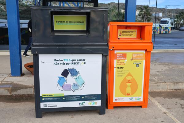 Los contenedores de textil y aceite del Consorci Mare recuperan unos 13.500 kilos de textil y 2.500 litros de aceite en dos meses&nbsp;