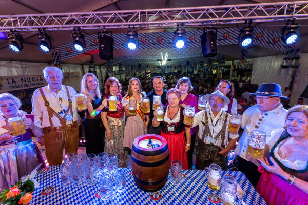 La Oktoberfest La Nuc&iacute;a 2026 comienza con la apertura del barril  