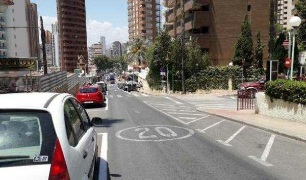 La ‘Zona de Residentes’ se amplía en el Rincón de Loix con 35 plazas en la calle Berlín