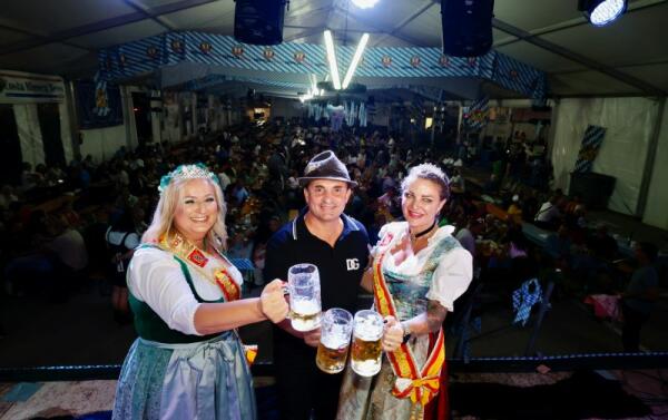 Arranca la Oktoberfest de La Nucía con la “apertura del barril”  