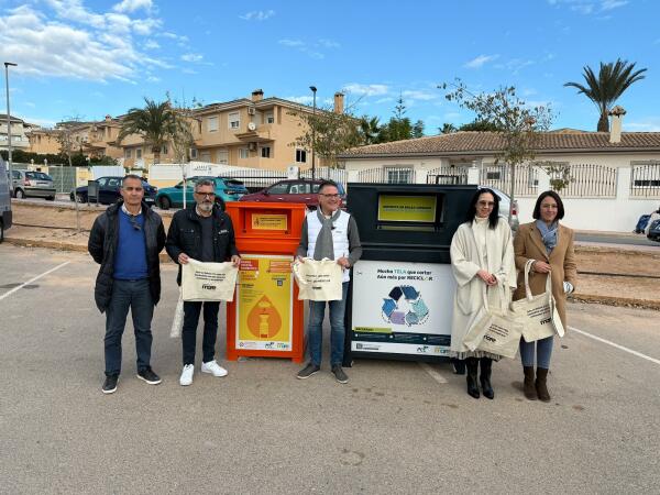 El Consorci Mare presenta su nueva campaña de fomento del reciclaje de ropa y aceite de cocina usado 