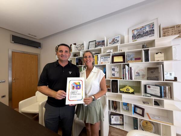 La Nucía recibe el distintivo de “Espacio Libre de LGTBIQ+fobia” de la Generalitat