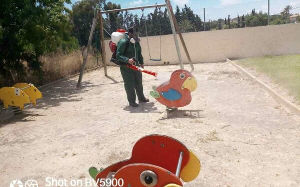 L&rsquo;Alf&agrave;s desinfecta los parques y &aacute;reas infantiles de juego para su reapertura