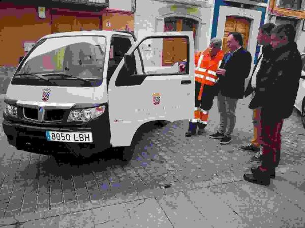 Nuevo vehículo de dimensiones compactas para dar servicio principalmente de limpieza viaria en el interior del casco histórico de Finestrat 