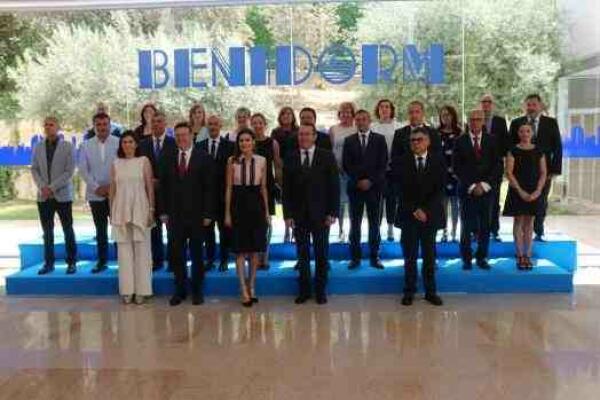 Benidorm suma su voz a las reivindicaciones de las personas sordociegas en su D&iacute;a Internacional en un acto presidido por SM la Reina Do&ntilde;a Letizia