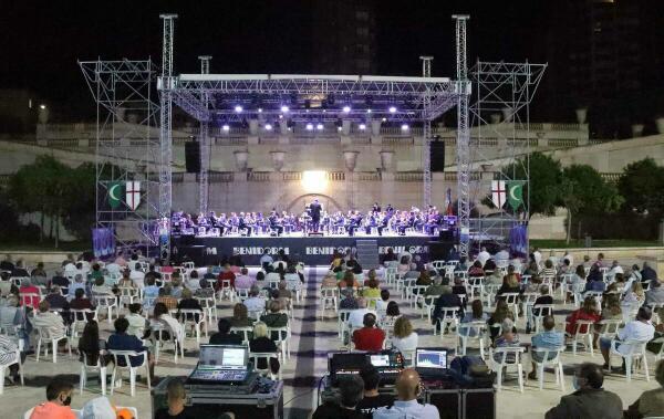 La Unión Musical lleva la música festera al Parque de l’Aigüera