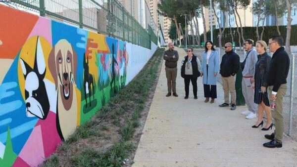 Benidorm recurre a artistas urbanos locales para decorar e ilustrar espacios públicos municipales 