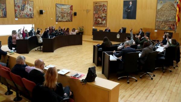 Benidorm aprueba una modificación presupuestaria de 8 millones del remanente de tesorería para ayudas a familias y empresas