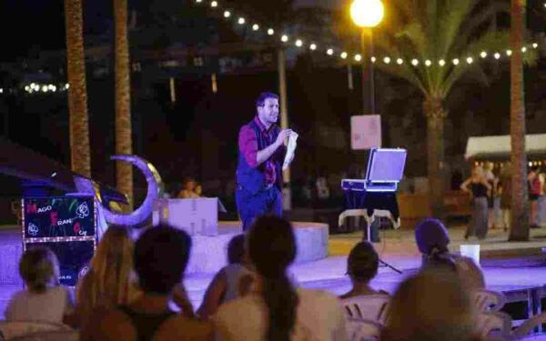 La Feria de Artesanía y la programación cultural de Estiu Festiu regresan a la playa de l’Albir