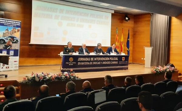 Más de 150 policías de toda España asisten a las Jornadas de Intervención en Materia de Drogas y Unidades Caninas que se celebran en Altea