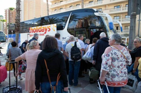 Jet2 suspende sus vuelos hasta el 31 de octubre y confirma los peores presagios de Benidorm