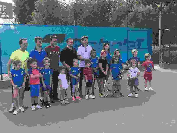 David Ferrer visita la Academia de Tenis Ferrer de La Nuc&iacute;a 