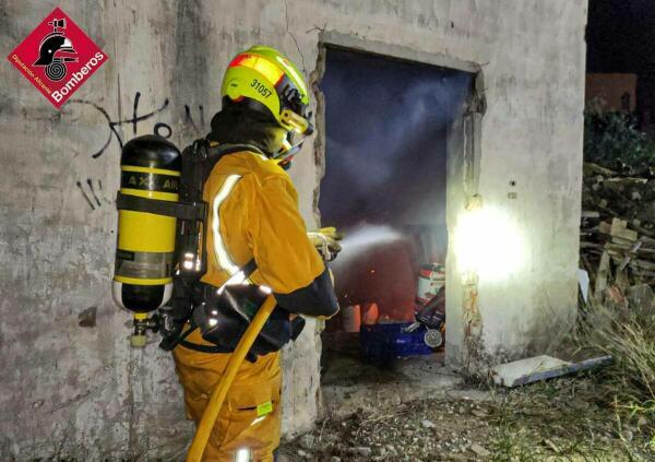 INCENDIO EN INDUSTRIA ABANDONADA EN VILLAJOYOSA