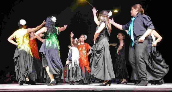 	Finestrat &middot; La Asociaci&oacute;n de Vecinos &ldquo;Puig Campana&rdquo; organiza un variado programa de actividades en La Cala para el curso 2017-2018