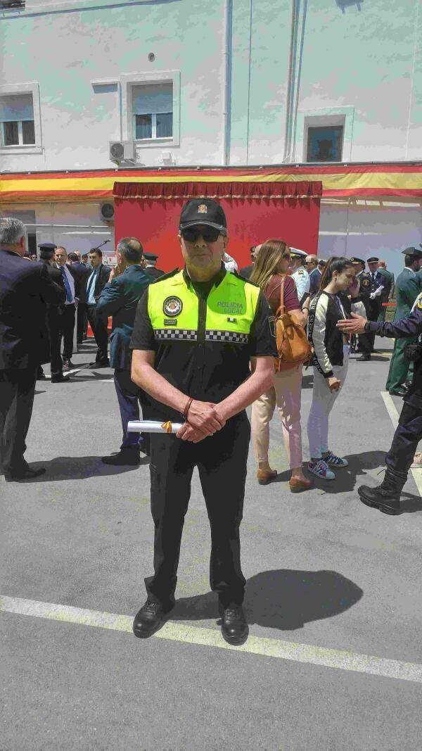 La Nuc&iacute;a &middot; Un polic&iacute;a local recibe la Distinci&oacute;n Honor&iacute;fica de la Guardia Civil