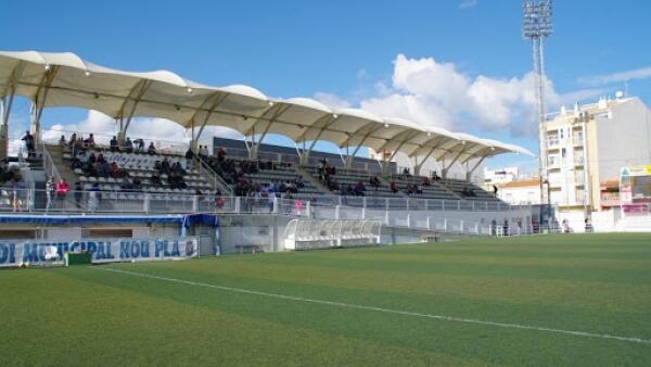 El campo municipal de fútbol ‘Nou Pla’ de la Vila  lucirá nuevo césped artificial
