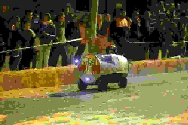 La pe&ntilde;a &ldquo;Tramen Algo&rdquo; ganadora de la delirante carrera de autos locos en l&rsquo;Alf&agrave;s