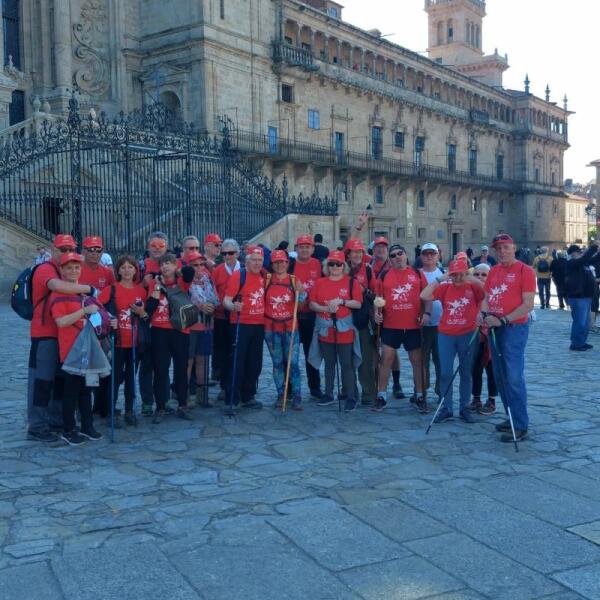 25 nucieros senderistas llegaron ayer a Santiago