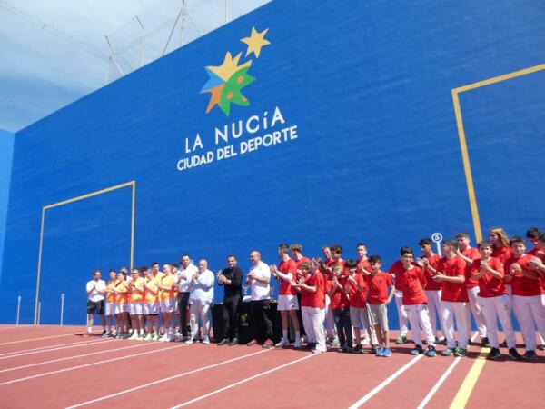 L’Escola de Pilota y la Selecció Valenciana estrenan el renovado Frontón de La Nucía