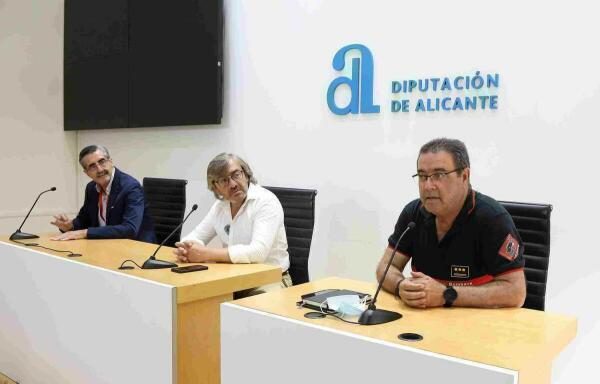 El Consorcio de Bomberos refuerza su servicio estival con otro helic&oacute;ptero y m&aacute;s efectivos ante el aumento de alertas por altas temperaturas.