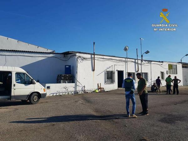 La Guardia Civil ha detenido a un matrimonio que explotaba a temporeros en la Comunidad Valenciana