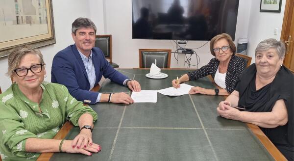 El Ayuntamiento de Villajoyosa amplía el convenio con Cáritas de la Asunción para atender a las familias más necesitadas del municipio