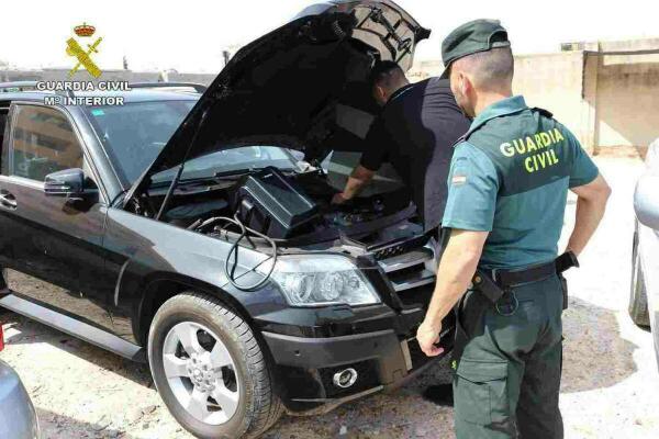 La Guardia Civil detiene en La Vila Joiosa a 9 personas por crear una red de estafas en la compraventa de veh&iacute;culos usados