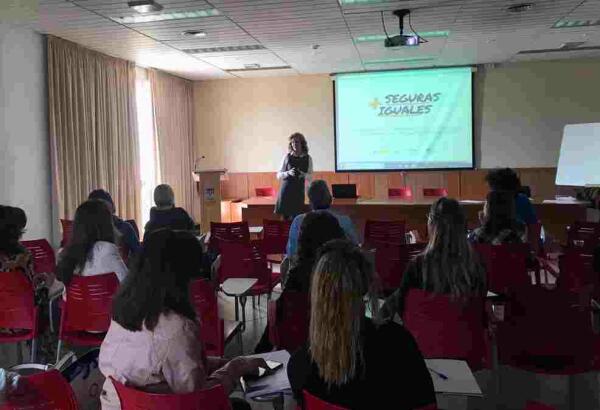 La campaña ‘Más seguras, más iguales’ pasa a su fase práctica en l’Alfàs del Pi 