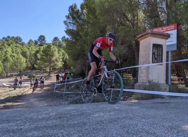 Ciclistas de la Comarca en Picassent y Camp de Mirra. 