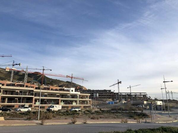 Las empresas que inviertan y generen empleo en Finestrat pagar&aacute;n menos licencia de obra.  