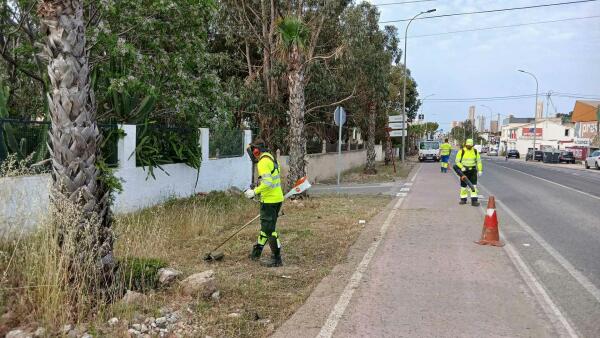 Benidorm acondiciona los arcenes y la nueva rotonda de la avenida Comunidad Valenciana 