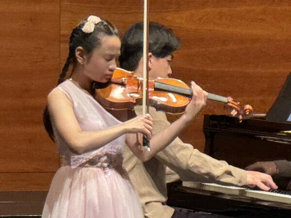 53 m&uacute;sicos participaron en el Concierto el Curso Internacional de Cuerda 