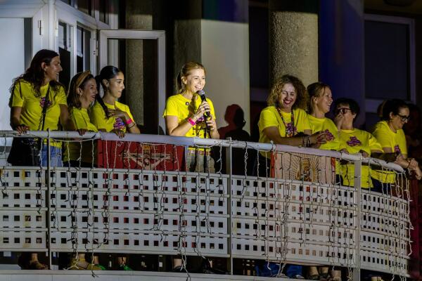 M&aacute;s de 1.000 festeros participan en la tradicional &ldquo;arrepleg&agrave; de barraques&raquo; que marca el inicio de las Fiestas Patronales de Finestrat