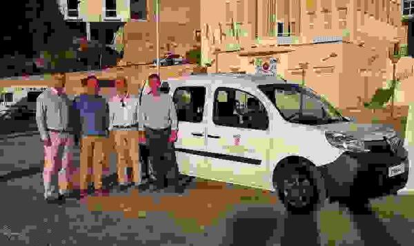 Nueva furgoneta para las brigadas municipales de limpieza viaria y mantenimiento de la escena urbana de Finestrat