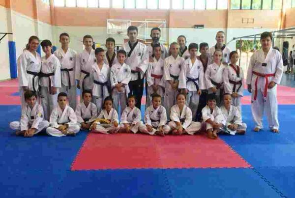 Una veintena de taekwondistas de Finestrat participan en el Open Auton&oacute;mico que se disputa este fin de semana en Castell&oacute;n