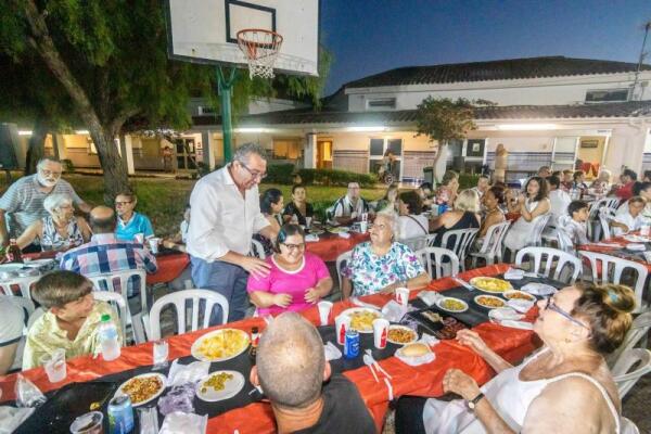 Cena estival de fin de curso en el Doble Amor