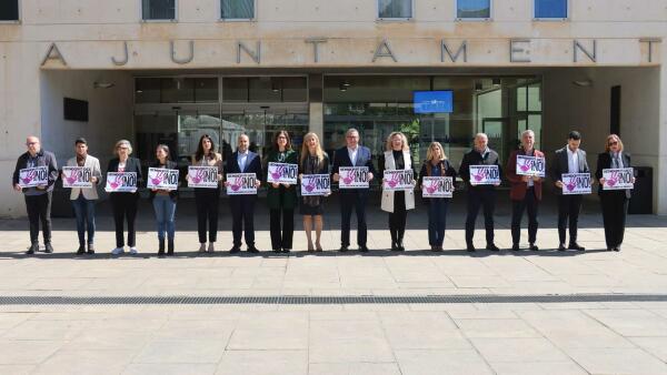 El Ayuntamiento guarda un minuto de silencio como condena por los dos &uacute;ltimos cr&iacute;menes machistas confirmados en Huesca y Cantabria 