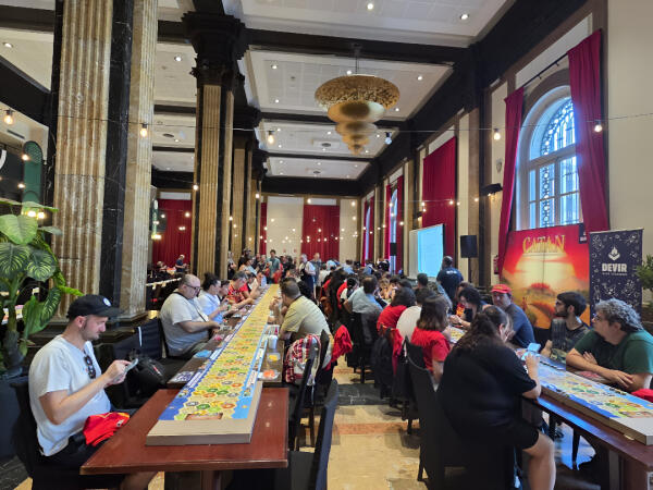 Barcelona participa en la partida más grande de la historia de Catan con 40 países implicados