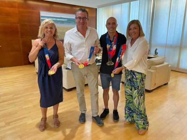 Toni Pérez recibe al bombero Domingo Seguí “Xomi”, ganador de 6 medallas en los World Police & Fire Games Rotterdam 2022 