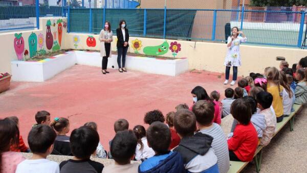 El colegio Miguel Hernández inaugura un huerto escolar atendido por los alumnos de educación infantil 