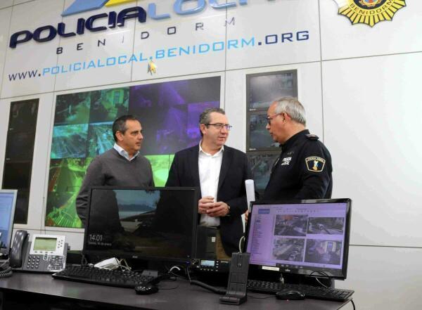 Benidorm · La Policía Local estrena la red de transmisiones de última generación que mejorará la eficacia y los tiempos de actuación