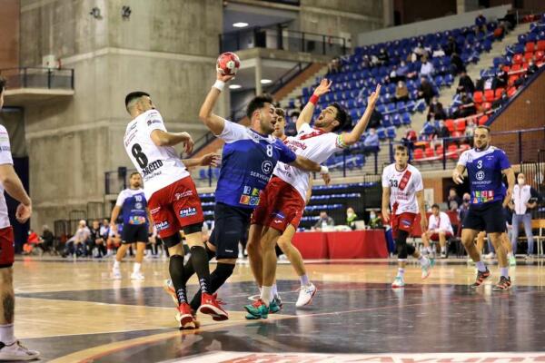 Buena imagen del Balonmano Benidorm en Logroño