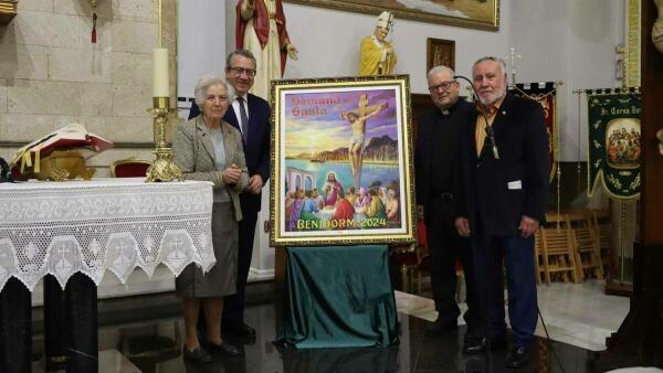 Benidorm inicia los actos de Semana Santa con el tradicional pregón y el descubrimiento del cartel anunciador, obra de Ribes Sogorb 