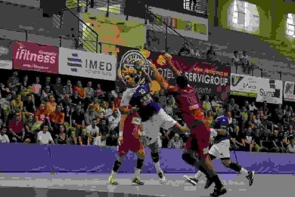 BM Benidorm &middot; Primera victoria en casa frente un combativo Huesca