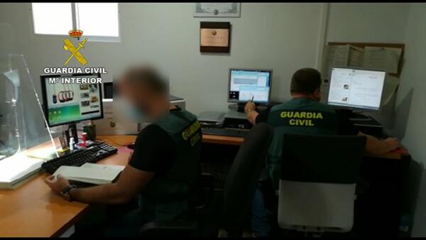 La Guardia Civil esclarece 58 delitos de estafa cometidos a través de Internet 