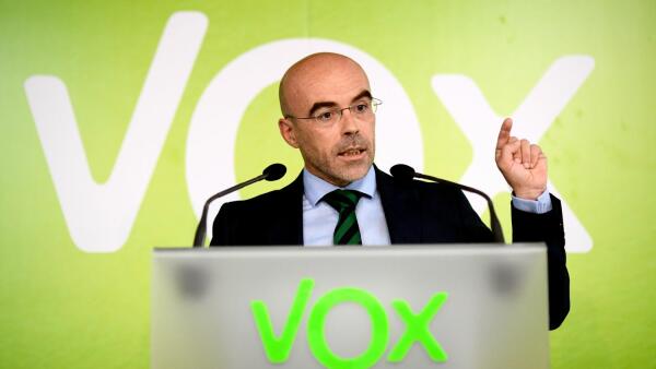 Vox pide que buques de guerra impidan la llegada de pateras a Canarias