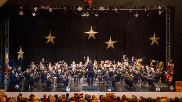 Cinco bienvenidas y un adiós en el Concierto de Santa Cecilia de la S. M. l’Illa de Benidorm